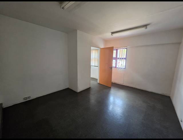 275M² WAREHOUSE TO LET IN STORMILL